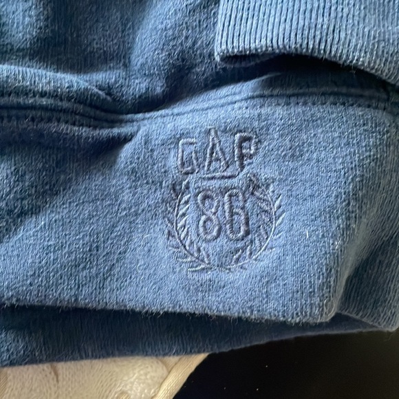 Gap old man sweater. Kids Size 8 - Picture 2 of 3